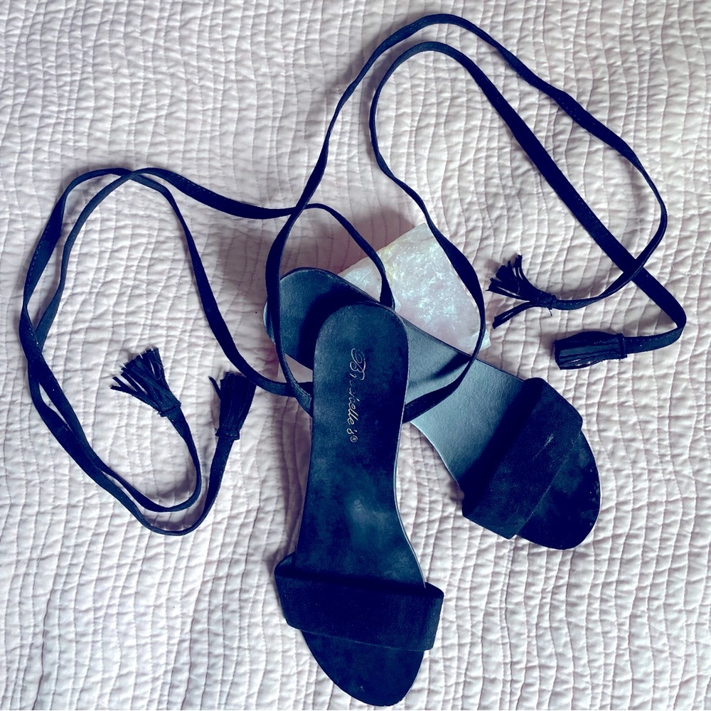 Ladies Lace Up Sandals 👣